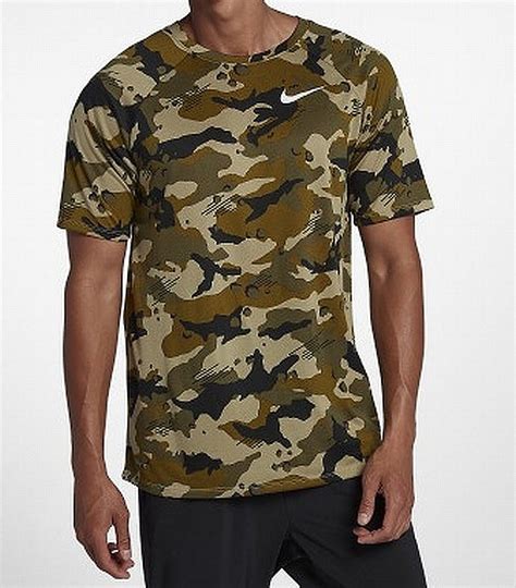 nike t shirt camouflage herren blau|Nike Slimfit T.